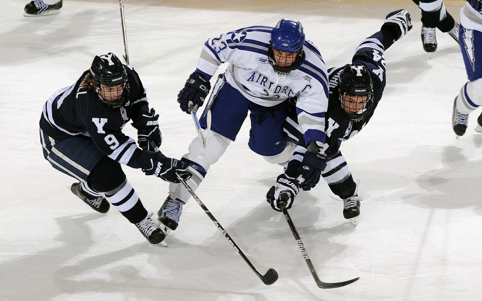 国足主帅分享赛前心理调整经验，国足参加赛前训练